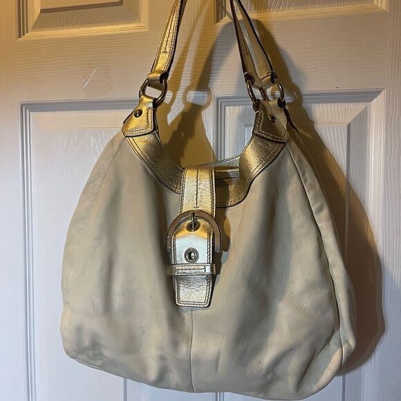 Coach Lynn Soho Beige Leather Gold Patent Leather Shoulder Bag - Picture 1 of 16